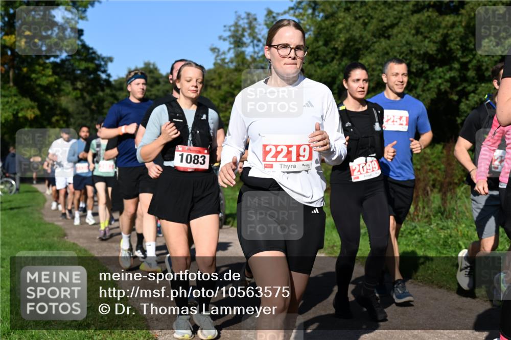 27.09.2026 - 35. Volkslauf durch das schöne Alstertal Dr. Thomas Lammeyer http://msf.ph/oto/10563575 27.09.2026 10:27:15 Laufen 1083, 2219, 2099, 2254 meine-sportfotos.de