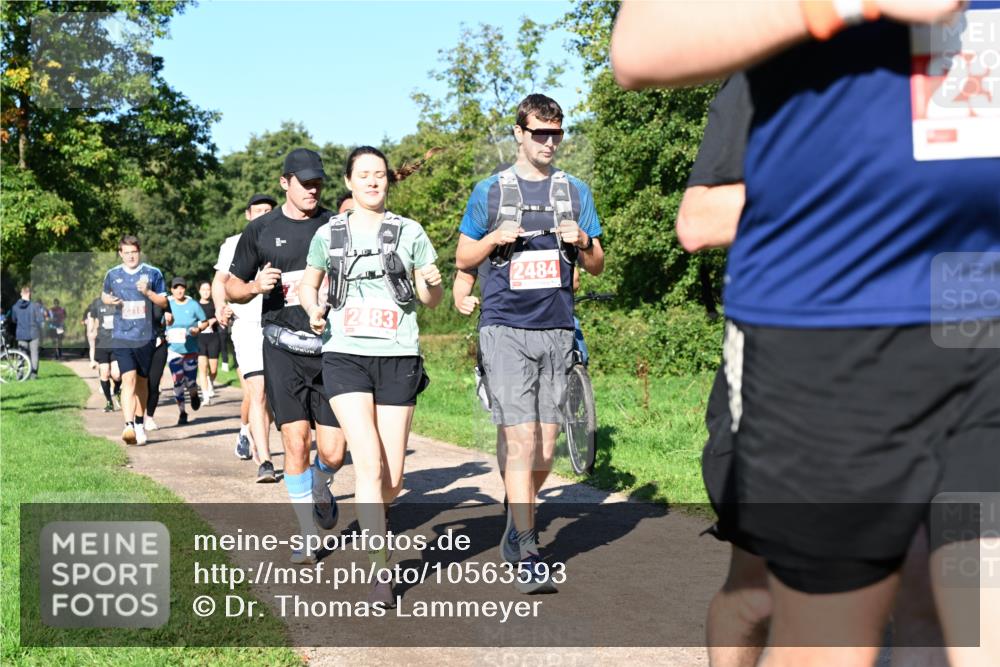 27.09.2026 - 35. Volkslauf durch das schöne Alstertal Dr. Thomas Lammeyer http://msf.ph/oto/10563593 27.09.2026 10:27:18 Laufen 415, 12483, 2484 meine-sportfotos.de