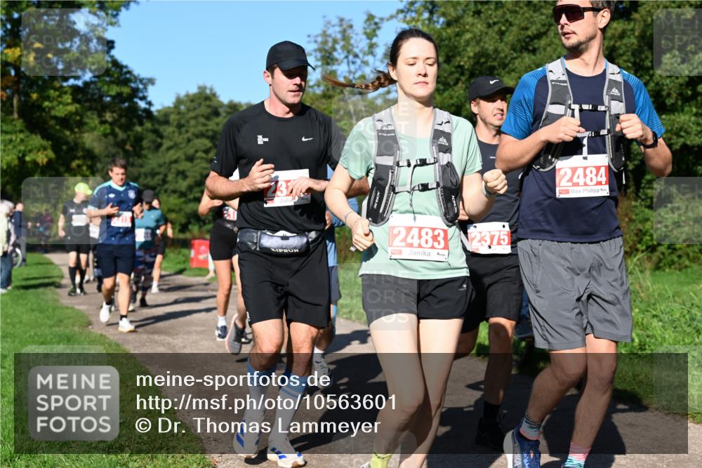 27.09.2026 - 35. Volkslauf durch das schöne Alstertal Dr. Thomas Lammeyer http://msf.ph/oto/10563601 27.09.2026 10:27:19 Laufen 237, 2483, 2375, 2484 meine-sportfotos.de