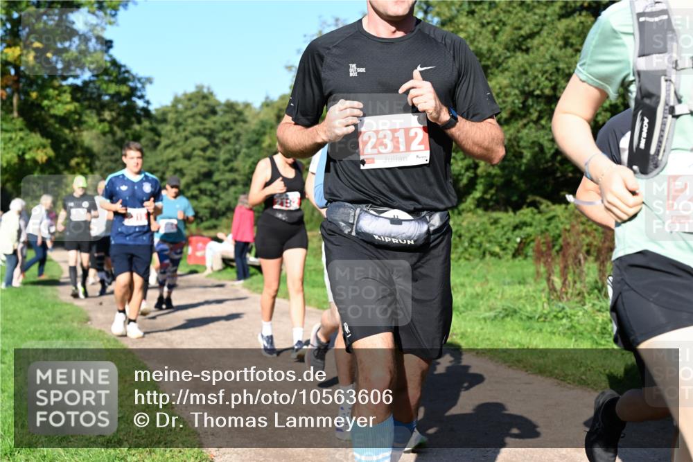 27.09.2026 - 35. Volkslauf durch das schöne Alstertal Dr. Thomas Lammeyer http://msf.ph/oto/10563606 27.09.2026 10:27:20 Laufen 2312 meine-sportfotos.de