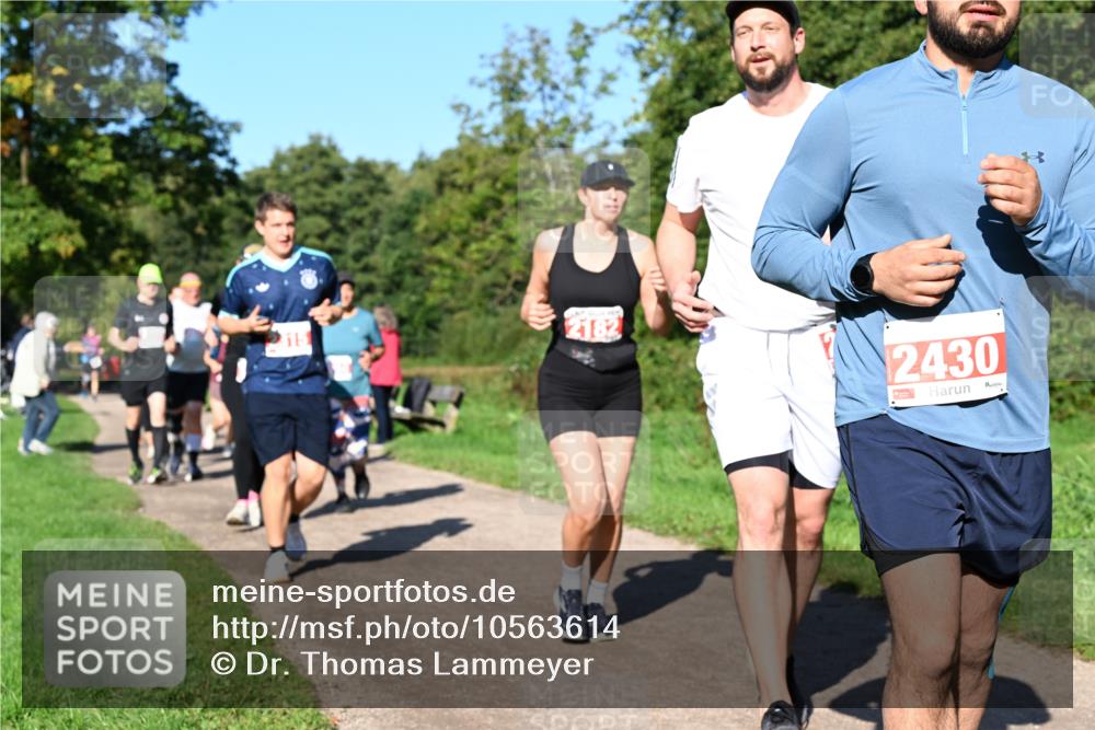 27.09.2026 - 35. Volkslauf durch das schöne Alstertal Dr. Thomas Lammeyer http://msf.ph/oto/10563614 27.09.2026 10:27:21 Laufen 2182, 2430 meine-sportfotos.de