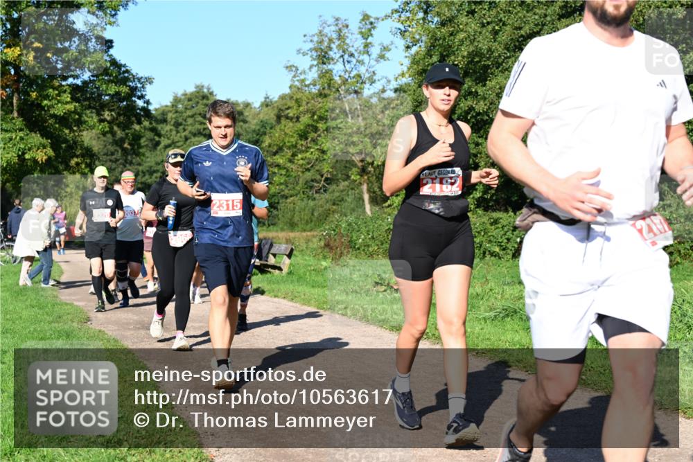 27.09.2026 - 35. Volkslauf durch das schöne Alstertal Dr. Thomas Lammeyer http://msf.ph/oto/10563617 27.09.2026 10:27:21 Laufen 2320, 2031, 2315, 2182, 218 meine-sportfotos.de