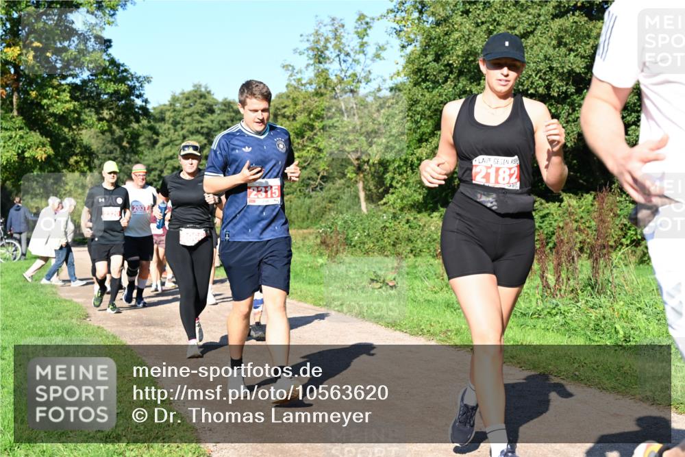 27.09.2026 - 35. Volkslauf durch das schöne Alstertal Dr. Thomas Lammeyer http://msf.ph/oto/10563620 27.09.2026 10:27:22 Laufen 203, 22, 15, 2182 meine-sportfotos.de