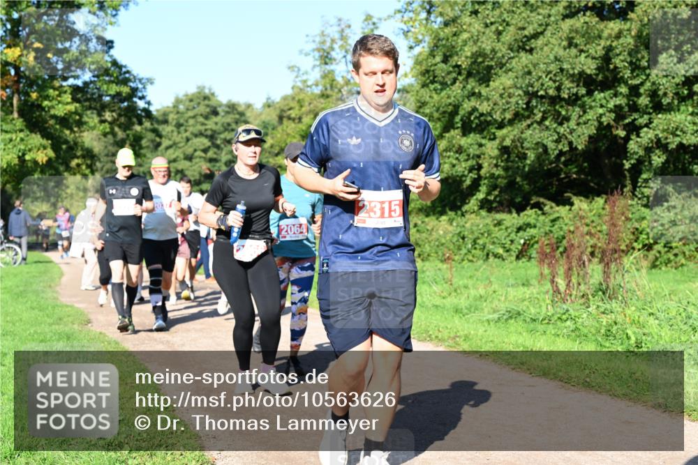 27.09.2026 - 35. Volkslauf durch das schöne Alstertal Dr. Thomas Lammeyer http://msf.ph/oto/10563626 27.09.2026 10:27:23 Laufen 2064, 2315 meine-sportfotos.de