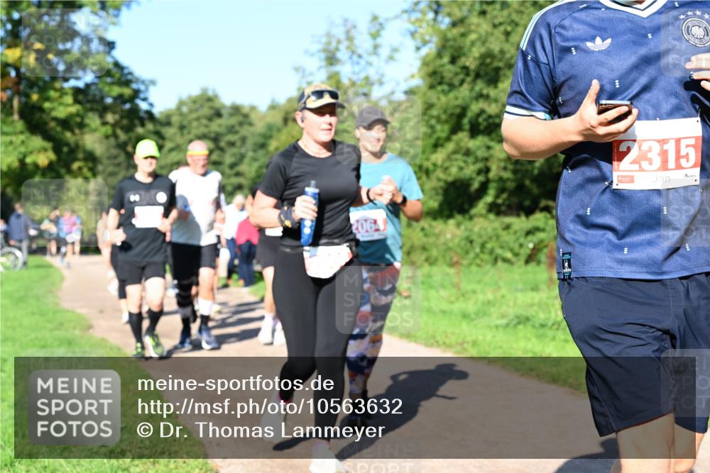 27.09.2026 - 35. Volkslauf durch das schöne Alstertal Dr. Thomas Lammeyer http://msf.ph/oto/10563632 27.09.2026 10:27:24 Laufen 2064, 2315 meine-sportfotos.de