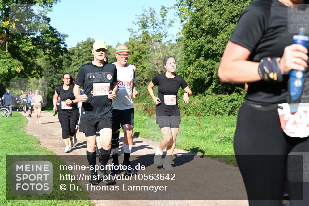 27.09.2026 - 35. Volkslauf durch das schöne Alstertal Dr. Thomas Lammeyer http://msf.ph/oto/10563642 27.09.2026 10:27:25 Laufen 2320, 2037, 2038 meine-sportfotos.de