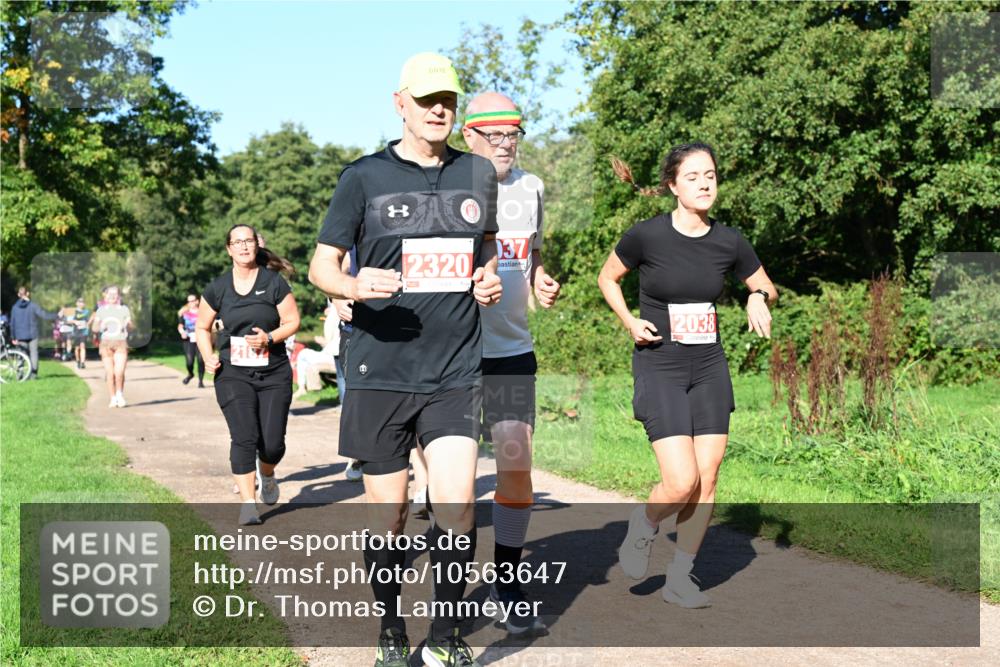 27.09.2026 - 35. Volkslauf durch das schöne Alstertal Dr. Thomas Lammeyer http://msf.ph/oto/10563647 27.09.2026 10:27:26 Laufen 2320, 037, 2038 meine-sportfotos.de