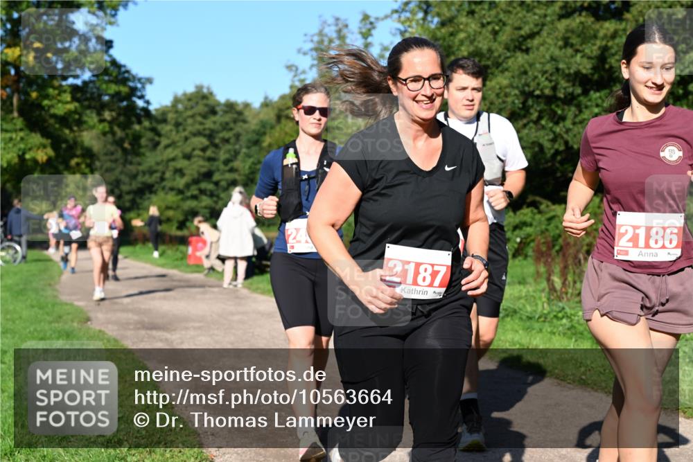 27.09.2026 - 35. Volkslauf durch das schöne Alstertal Dr. Thomas Lammeyer http://msf.ph/oto/10563664 27.09.2026 10:27:28 Laufen 24, 2187, 2186 meine-sportfotos.de