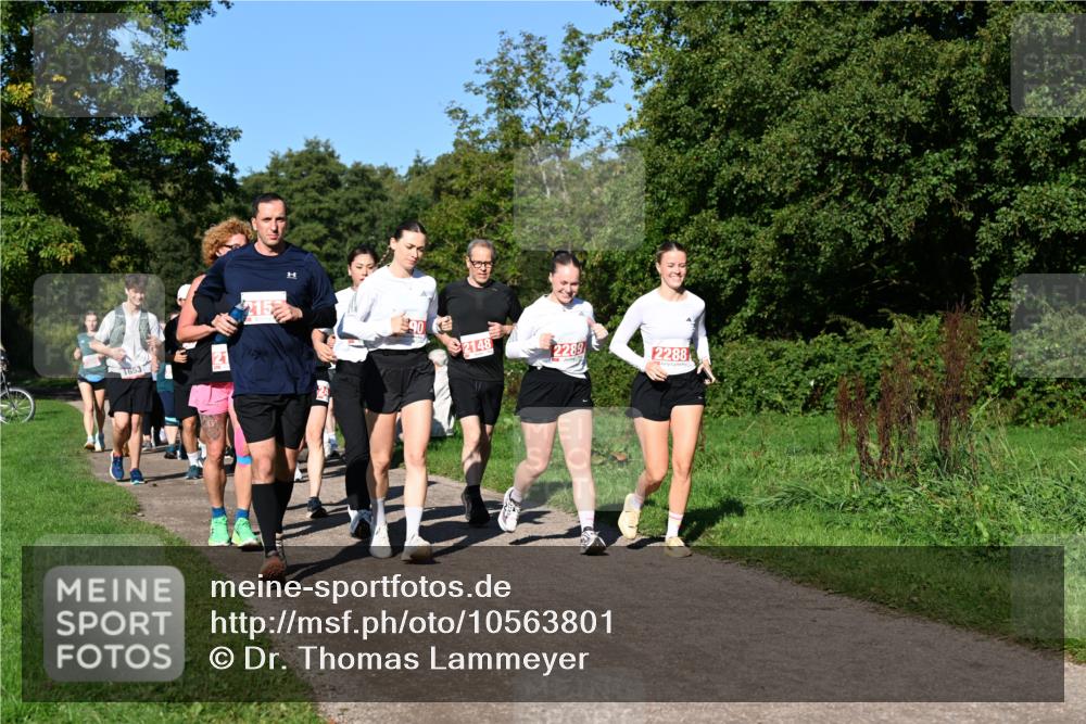 27.09.2026 - 35. Volkslauf durch das schöne Alstertal Dr. Thomas Lammeyer http://msf.ph/oto/10563801 27.09.2026 10:27:58 Laufen 215, 2148, 2289, 2288 meine-sportfotos.de