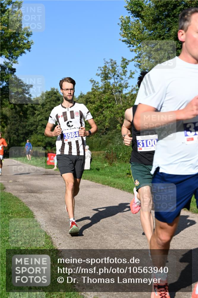 27.09.2026 - 35. Volkslauf durch das schöne Alstertal Dr. Thomas Lammeyer http://msf.ph/oto/10563940 27.09.2026 10:33:44 Laufen 3984, 3100, 3 meine-sportfotos.de