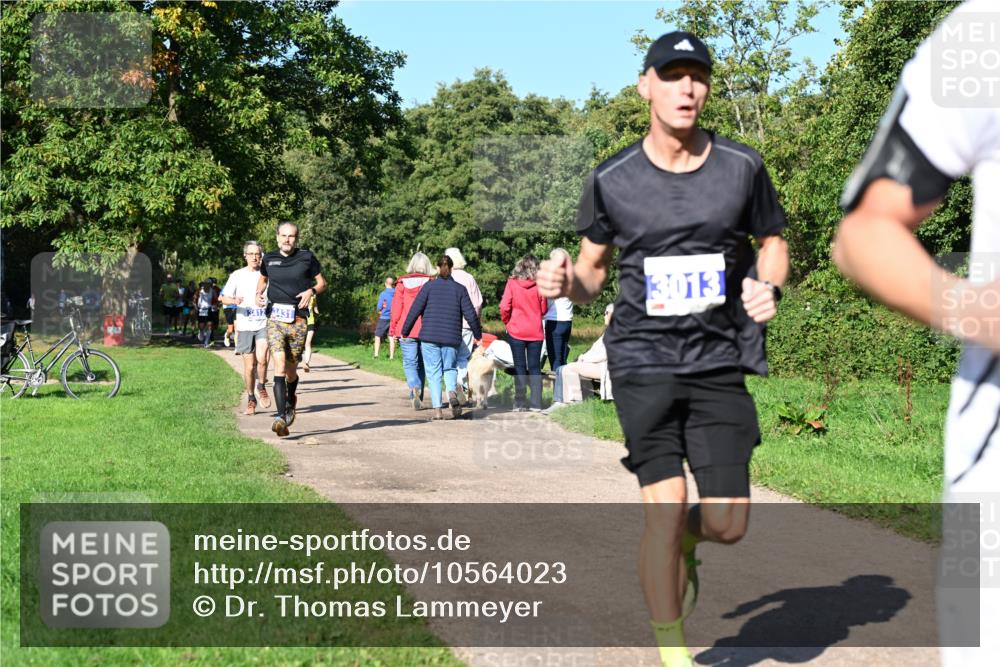 27.09.2026 - 35. Volkslauf durch das schöne Alstertal Dr. Thomas Lammeyer http://msf.ph/oto/10564023 27.09.2026 10:34:04 Laufen 3013, 3412, 3431 meine-sportfotos.de