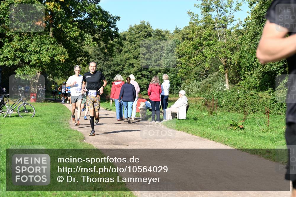 27.09.2026 - 35. Volkslauf durch das schöne Alstertal Dr. Thomas Lammeyer http://msf.ph/oto/10564029 27.09.2026 10:34:05 Laufen 3412, 3431 meine-sportfotos.de