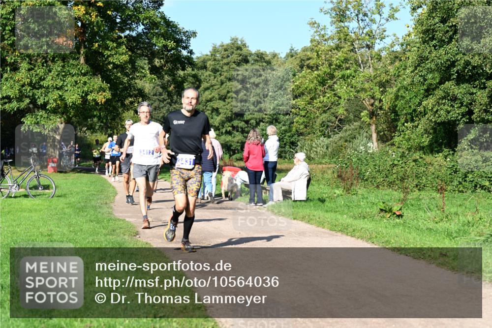 27.09.2026 - 35. Volkslauf durch das schöne Alstertal Dr. Thomas Lammeyer http://msf.ph/oto/10564036 27.09.2026 10:34:06 Laufen 399, 3412, 3431 meine-sportfotos.de