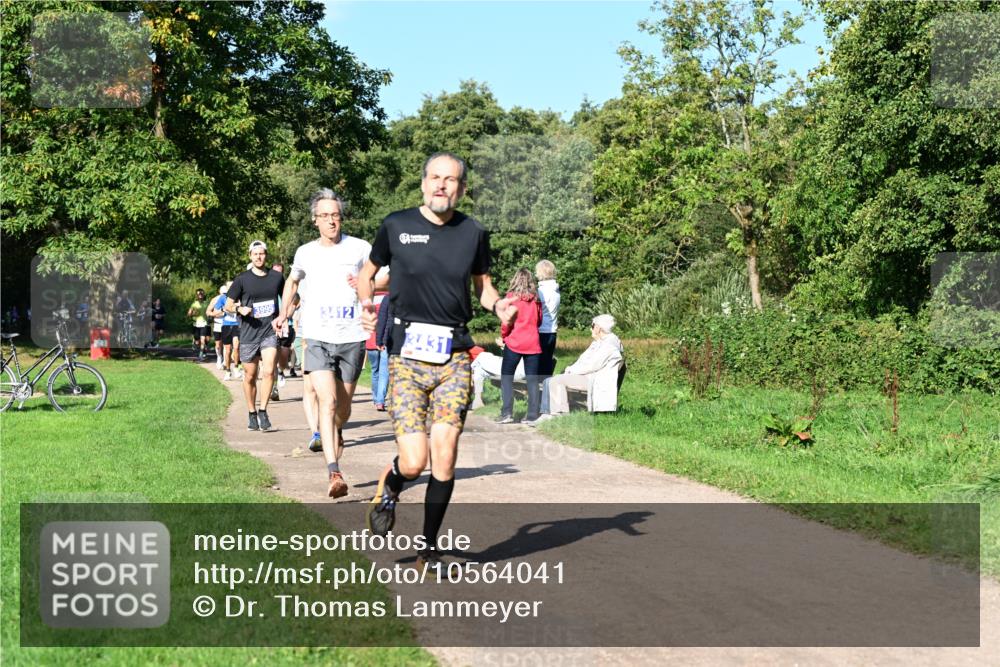 27.09.2026 - 35. Volkslauf durch das schöne Alstertal Dr. Thomas Lammeyer http://msf.ph/oto/10564041 27.09.2026 10:34:07 Laufen 3995, 3412, 3431 meine-sportfotos.de