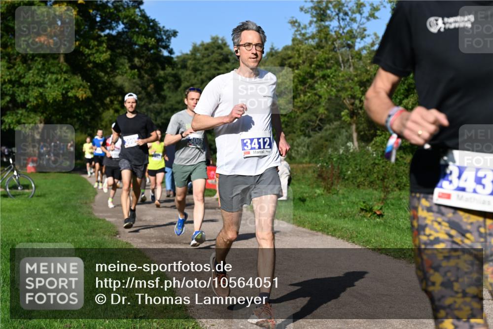 27.09.2026 - 35. Volkslauf durch das schöne Alstertal Dr. Thomas Lammeyer http://msf.ph/oto/10564051 27.09.2026 10:34:08 Laufen 3069, 3412, 343 meine-sportfotos.de