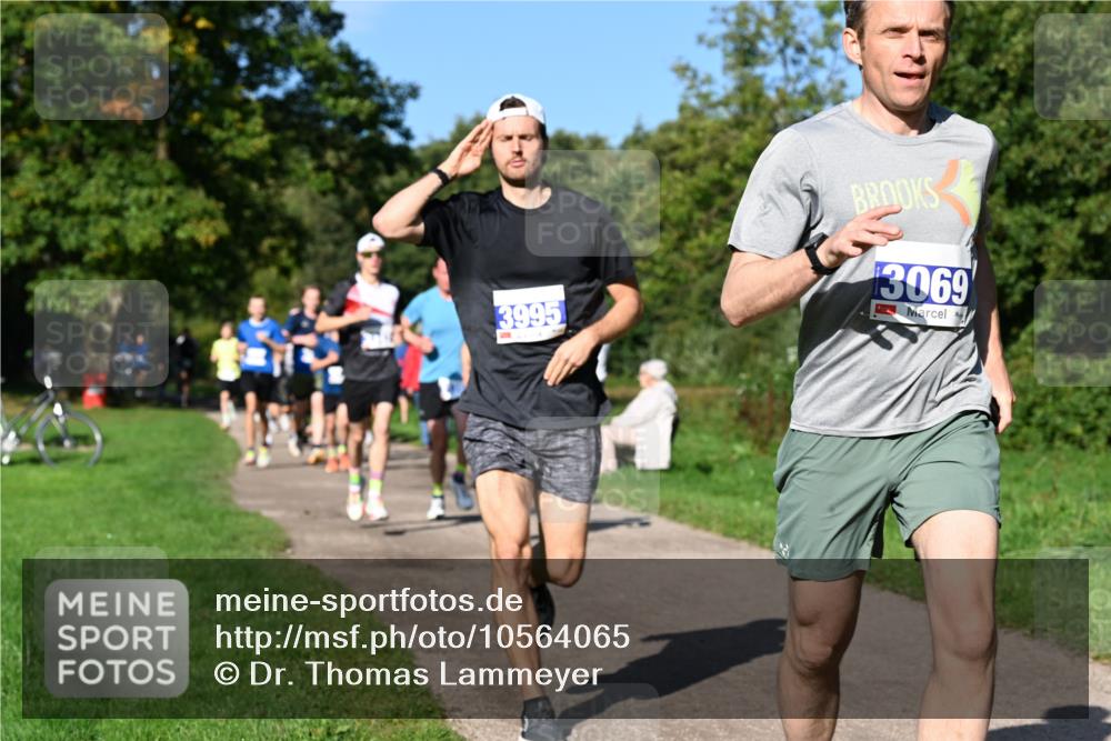 27.09.2026 - 35. Volkslauf durch das schöne Alstertal Dr. Thomas Lammeyer http://msf.ph/oto/10564065 27.09.2026 10:34:10 Laufen 3995, 3069 meine-sportfotos.de