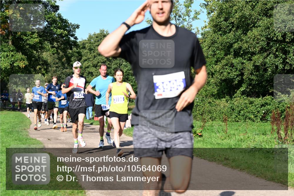 27.09.2026 - 35. Volkslauf durch das schöne Alstertal Dr. Thomas Lammeyer http://msf.ph/oto/10564069 27.09.2026 10:34:11 Laufen 3430, 3120, 3186 meine-sportfotos.de