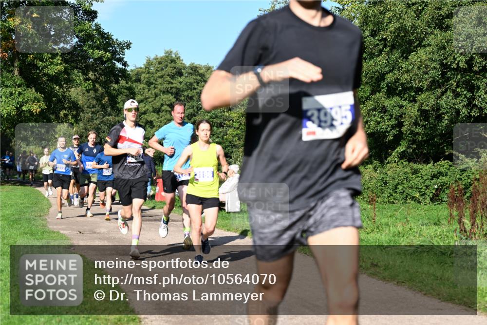 27.09.2026 - 35. Volkslauf durch das schöne Alstertal Dr. Thomas Lammeyer http://msf.ph/oto/10564070 27.09.2026 10:34:11 Laufen 3430, 3186, 3995 meine-sportfotos.de