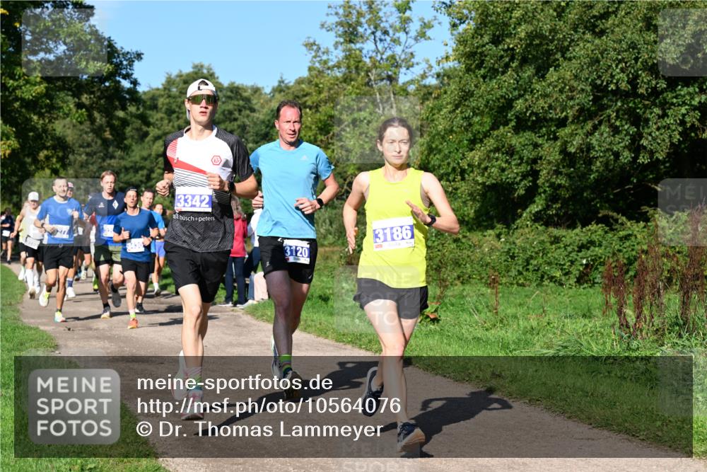 27.09.2026 - 35. Volkslauf durch das schöne Alstertal Dr. Thomas Lammeyer http://msf.ph/oto/10564076 27.09.2026 10:34:12 Laufen 3430, 3342, 3186, 3120 meine-sportfotos.de