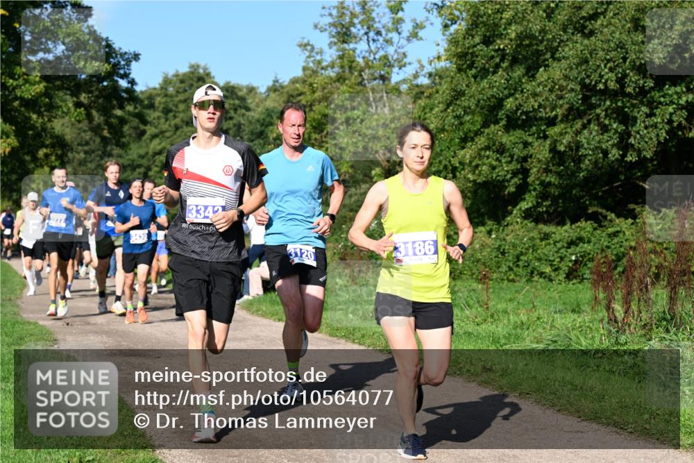 27.09.2026 - 35. Volkslauf durch das schöne Alstertal Dr. Thomas Lammeyer http://msf.ph/oto/10564077 27.09.2026 10:34:12 Laufen 3430, 3342, 3120, 3186 meine-sportfotos.de