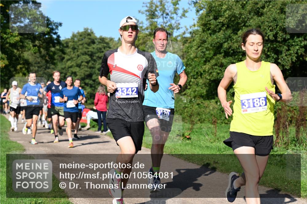 27.09.2026 - 35. Volkslauf durch das schöne Alstertal Dr. Thomas Lammeyer http://msf.ph/oto/10564081 27.09.2026 10:34:13 Laufen 3342, 3120, 3186 meine-sportfotos.de