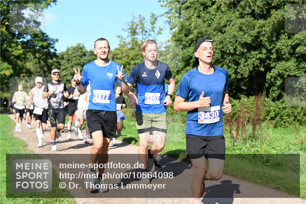 27.09.2026 - 35. Volkslauf durch das schöne Alstertal Dr. Thomas Lammeyer http://msf.ph/oto/10564098 27.09.2026 10:34:16 Laufen 3277, 3202, 3430 meine-sportfotos.de