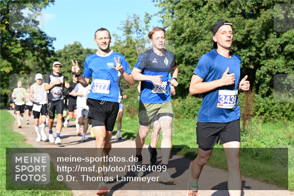 27.09.2026 - 35. Volkslauf durch das schöne Alstertal Dr. Thomas Lammeyer http://msf.ph/oto/10564099 27.09.2026 10:34:16 Laufen 3277, 3202, 3430 meine-sportfotos.de