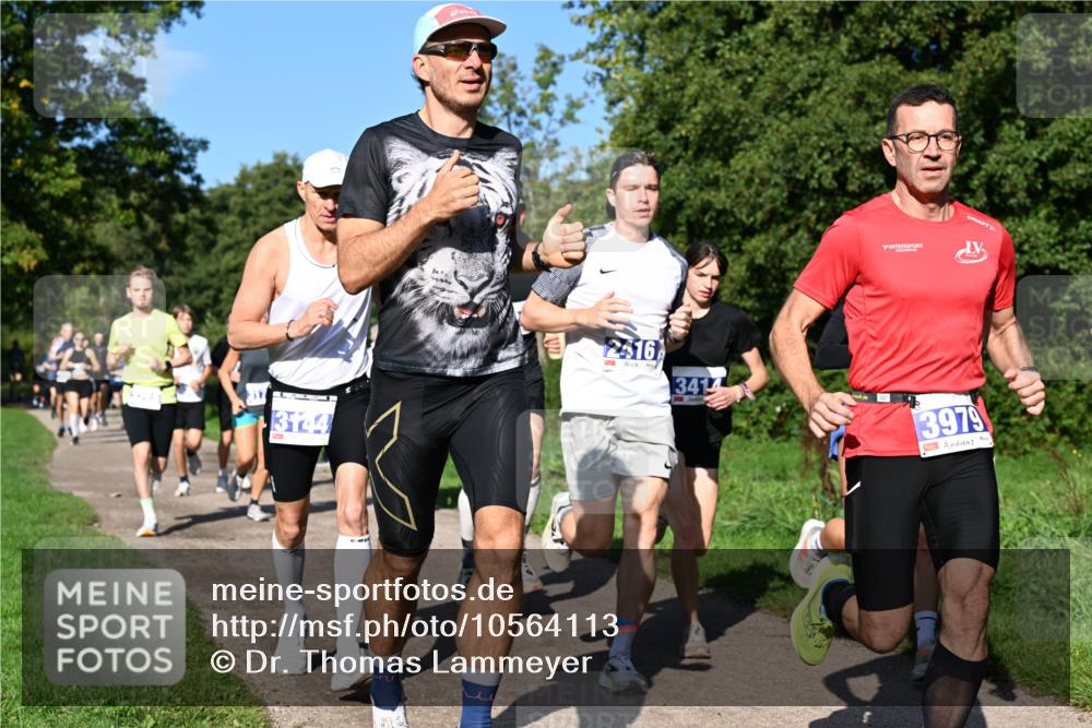 27.09.2026 - 35. Volkslauf durch das schöne Alstertal Dr. Thomas Lammeyer http://msf.ph/oto/10564113 27.09.2026 10:34:18 Laufen 17, 3144, 2416, 3414, 3979 meine-sportfotos.de