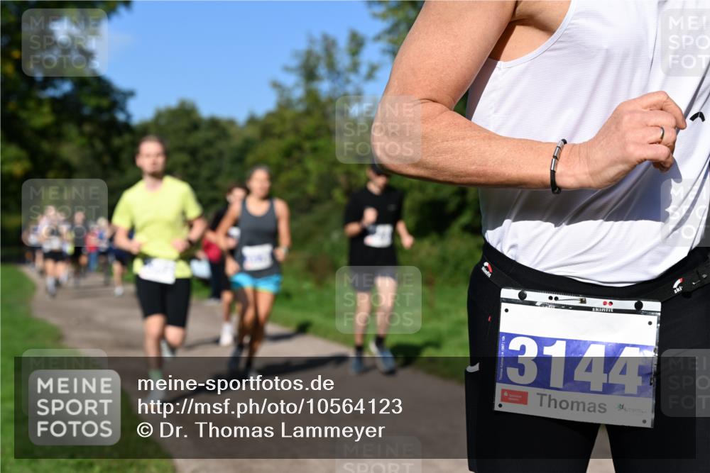 27.09.2026 - 35. Volkslauf durch das schöne Alstertal Dr. Thomas Lammeyer http://msf.ph/oto/10564123 27.09.2026 10:34:20 Laufen 3144 meine-sportfotos.de