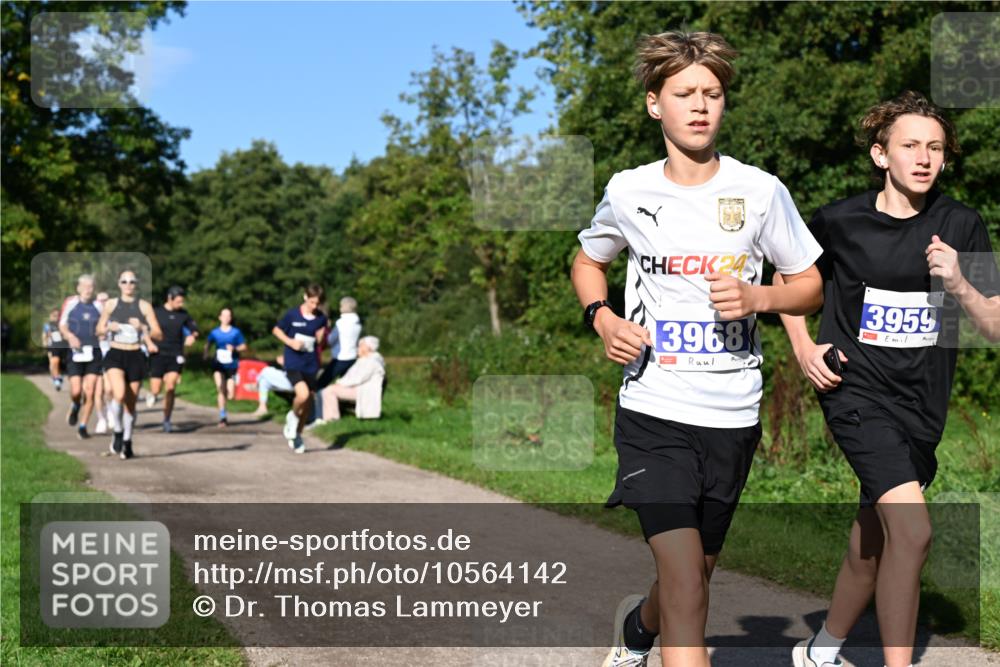 27.09.2026 - 35. Volkslauf durch das schöne Alstertal Dr. Thomas Lammeyer http://msf.ph/oto/10564142 27.09.2026 10:34:22 Laufen 24, 3968, 3959 meine-sportfotos.de