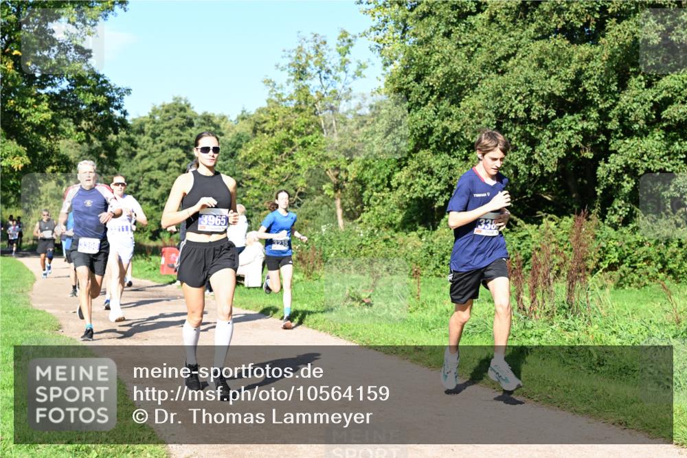 27.09.2026 - 35. Volkslauf durch das schöne Alstertal Dr. Thomas Lammeyer http://msf.ph/oto/10564159 27.09.2026 10:34:25 Laufen 3398, 3965, 3235, 122, 50 meine-sportfotos.de