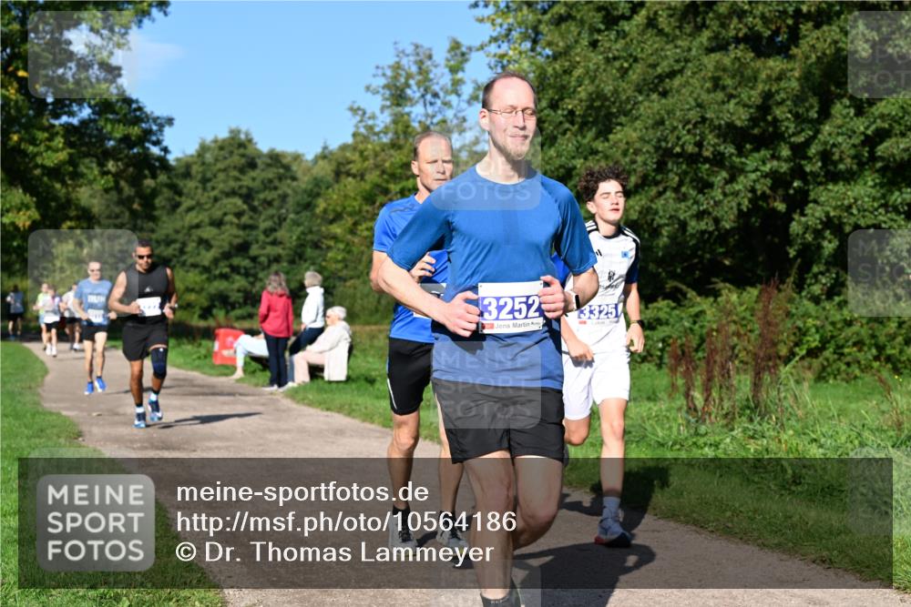 27.09.2026 - 35. Volkslauf durch das schöne Alstertal Dr. Thomas Lammeyer http://msf.ph/oto/10564186 27.09.2026 10:34:30 Laufen 3252, 3325 meine-sportfotos.de