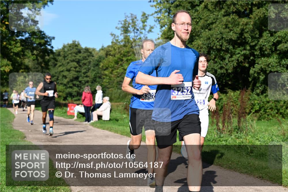 27.09.2026 - 35. Volkslauf durch das schöne Alstertal Dr. Thomas Lammeyer http://msf.ph/oto/10564187 27.09.2026 10:34:30 Laufen 3302, 3252, 25 meine-sportfotos.de