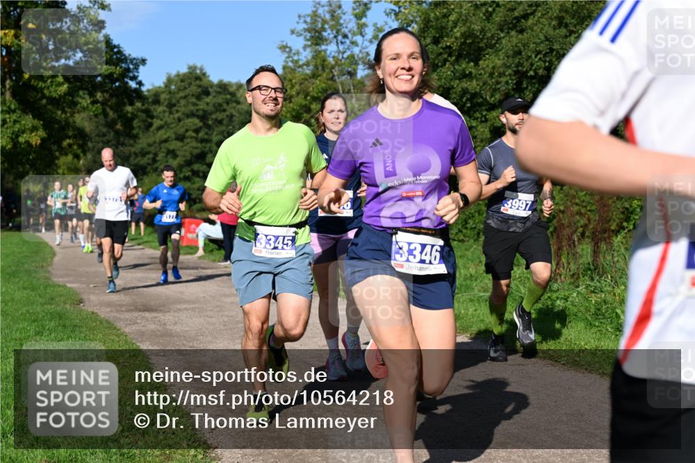 27.09.2026 - 35. Volkslauf durch das schöne Alstertal Dr. Thomas Lammeyer http://msf.ph/oto/10564218 27.09.2026 10:34:41 Laufen 3375, 20, 10, 3997, 3345, 3346 meine-sportfotos.de