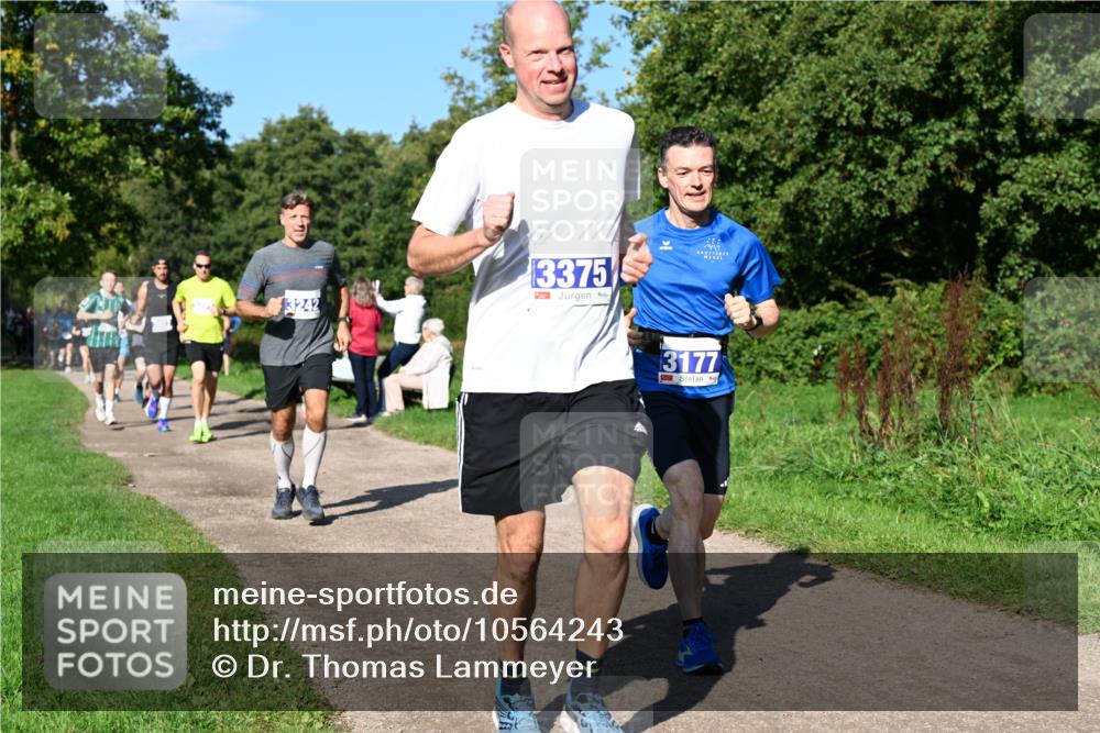 27.09.2026 - 35. Volkslauf durch das schöne Alstertal Dr. Thomas Lammeyer http://msf.ph/oto/10564243 27.09.2026 10:34:45 Laufen 3242, 3375, 3177 meine-sportfotos.de