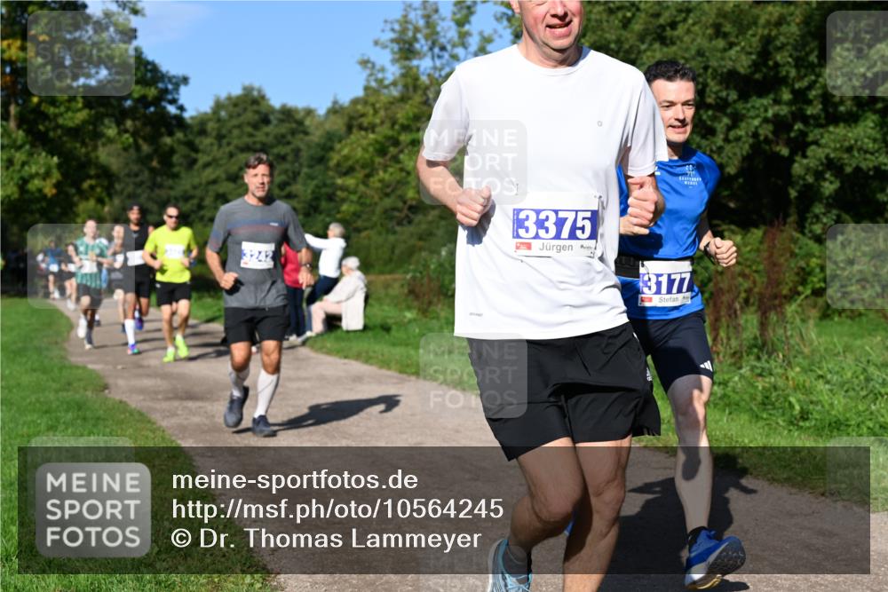 27.09.2026 - 35. Volkslauf durch das schöne Alstertal Dr. Thomas Lammeyer http://msf.ph/oto/10564245 27.09.2026 10:34:45 Laufen 3242, 3375, 3177 meine-sportfotos.de