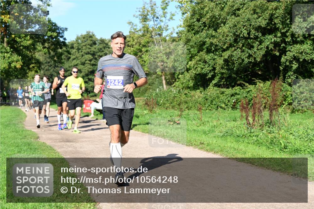 27.09.2026 - 35. Volkslauf durch das schöne Alstertal Dr. Thomas Lammeyer http://msf.ph/oto/10564248 27.09.2026 10:34:46 Laufen 3242 meine-sportfotos.de