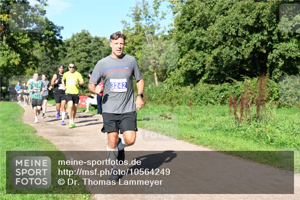 27.09.2026 - 35. Volkslauf durch das schöne Alstertal Dr. Thomas Lammeyer http://msf.ph/oto/10564249 27.09.2026 10:34:46 Laufen 3242 meine-sportfotos.de