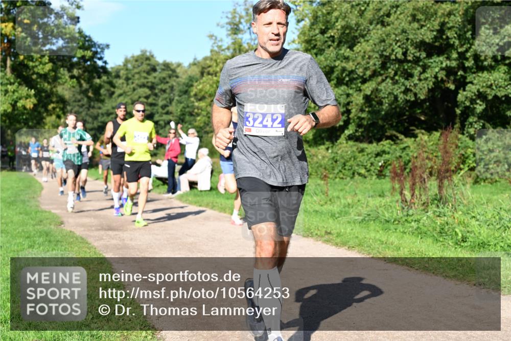 27.09.2026 - 35. Volkslauf durch das schöne Alstertal Dr. Thomas Lammeyer http://msf.ph/oto/10564253 27.09.2026 10:34:47 Laufen 3242 meine-sportfotos.de