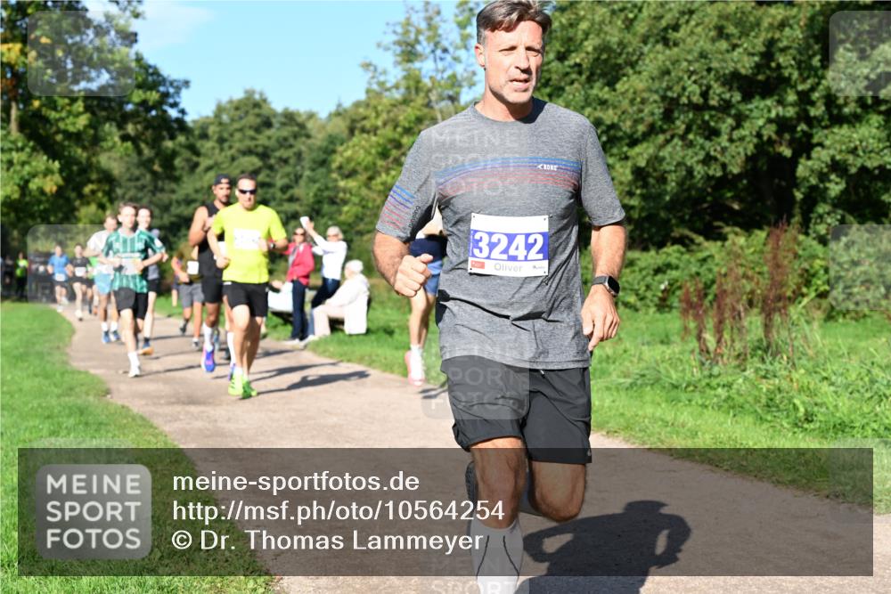 27.09.2026 - 35. Volkslauf durch das schöne Alstertal Dr. Thomas Lammeyer http://msf.ph/oto/10564254 27.09.2026 10:34:47 Laufen 3242 meine-sportfotos.de