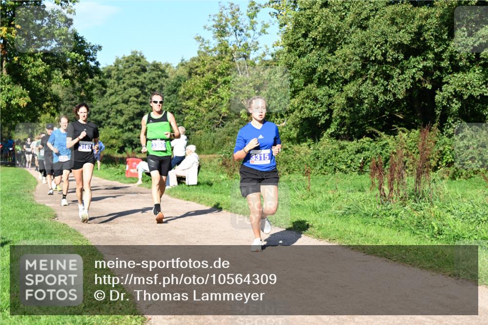 27.09.2026 - 35. Volkslauf durch das schöne Alstertal Dr. Thomas Lammeyer http://msf.ph/oto/10564309 27.09.2026 10:34:55 Laufen 3167, 3380, 3315 meine-sportfotos.de