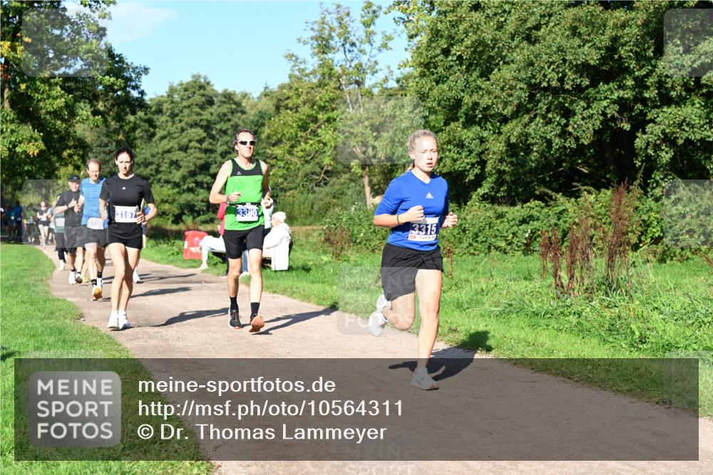 27.09.2026 - 35. Volkslauf durch das schöne Alstertal Dr. Thomas Lammeyer http://msf.ph/oto/10564311 27.09.2026 10:34:55 Laufen 3167, 3380, 3315 meine-sportfotos.de