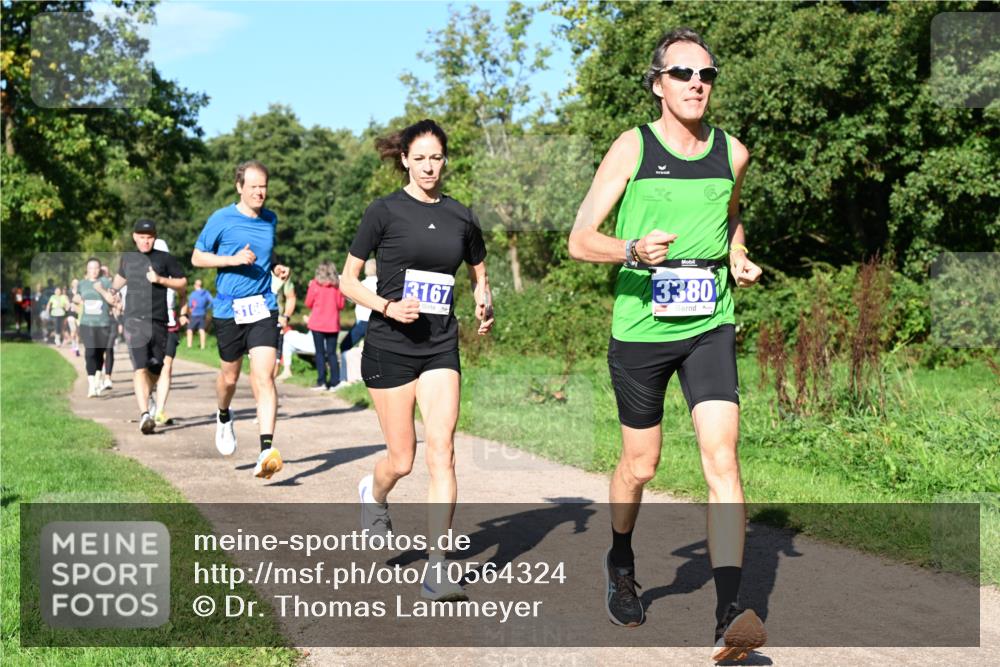 27.09.2026 - 35. Volkslauf durch das schöne Alstertal Dr. Thomas Lammeyer http://msf.ph/oto/10564324 27.09.2026 10:34:57 Laufen 3166, 13167, 3380 meine-sportfotos.de