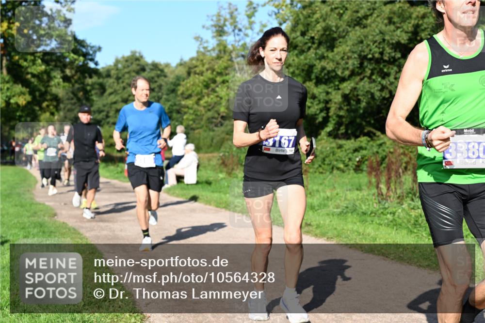 27.09.2026 - 35. Volkslauf durch das schöne Alstertal Dr. Thomas Lammeyer http://msf.ph/oto/10564328 27.09.2026 10:34:58 Laufen 3167, 3380 meine-sportfotos.de