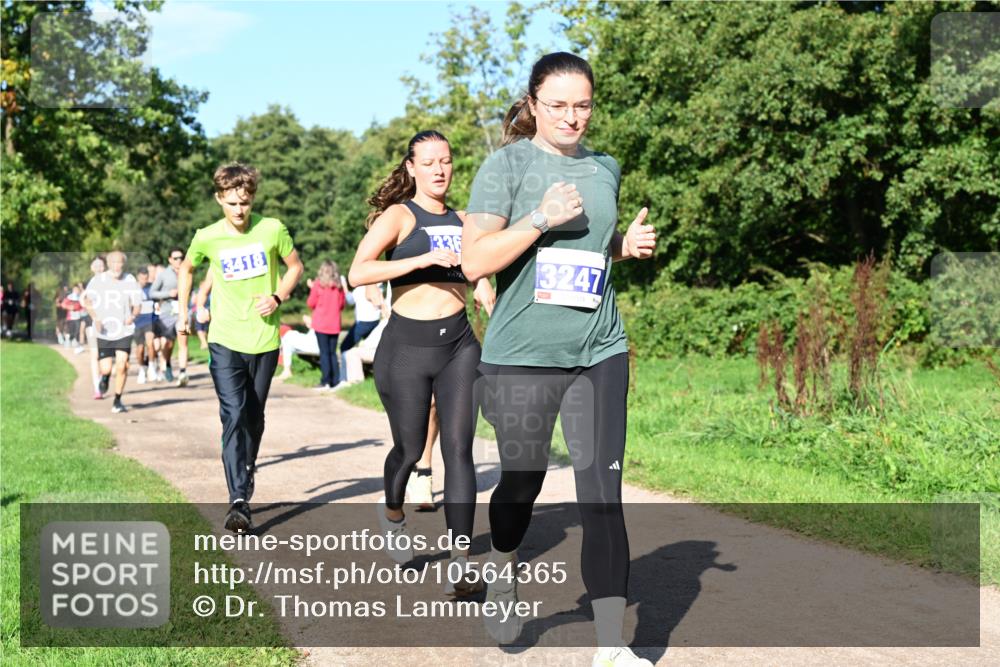 27.09.2026 - 35. Volkslauf durch das schöne Alstertal Dr. Thomas Lammeyer http://msf.ph/oto/10564365 27.09.2026 10:35:03 Laufen 3418, 336, 12, 3247 meine-sportfotos.de