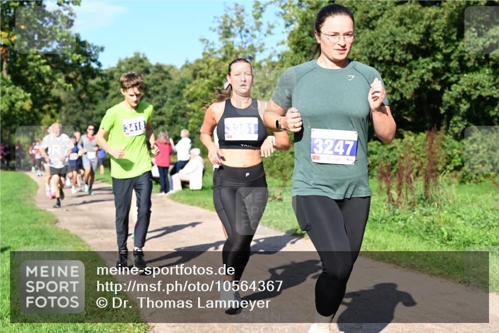 27.09.2026 - 35. Volkslauf durch das schöne Alstertal Dr. Thomas Lammeyer http://msf.ph/oto/10564367 27.09.2026 10:35:04 Laufen 3418, 3361, 3247 meine-sportfotos.de