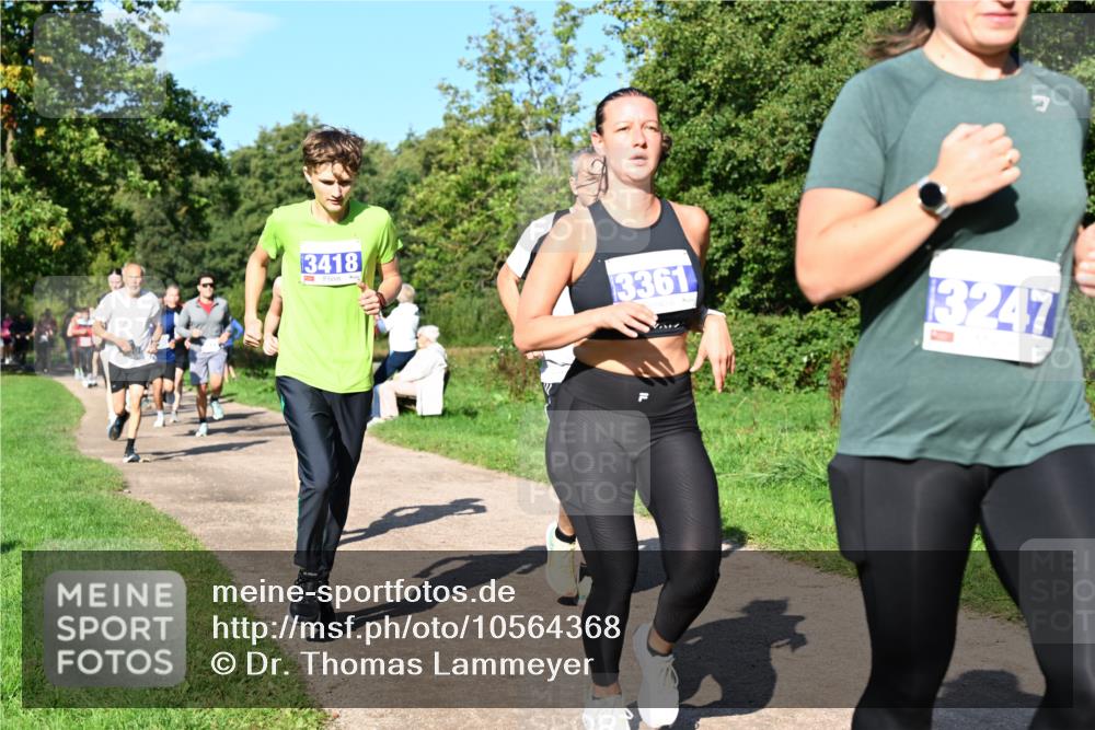 27.09.2026 - 35. Volkslauf durch das schöne Alstertal Dr. Thomas Lammeyer http://msf.ph/oto/10564368 27.09.2026 10:35:04 Laufen 3418, 3361, 3247 meine-sportfotos.de
