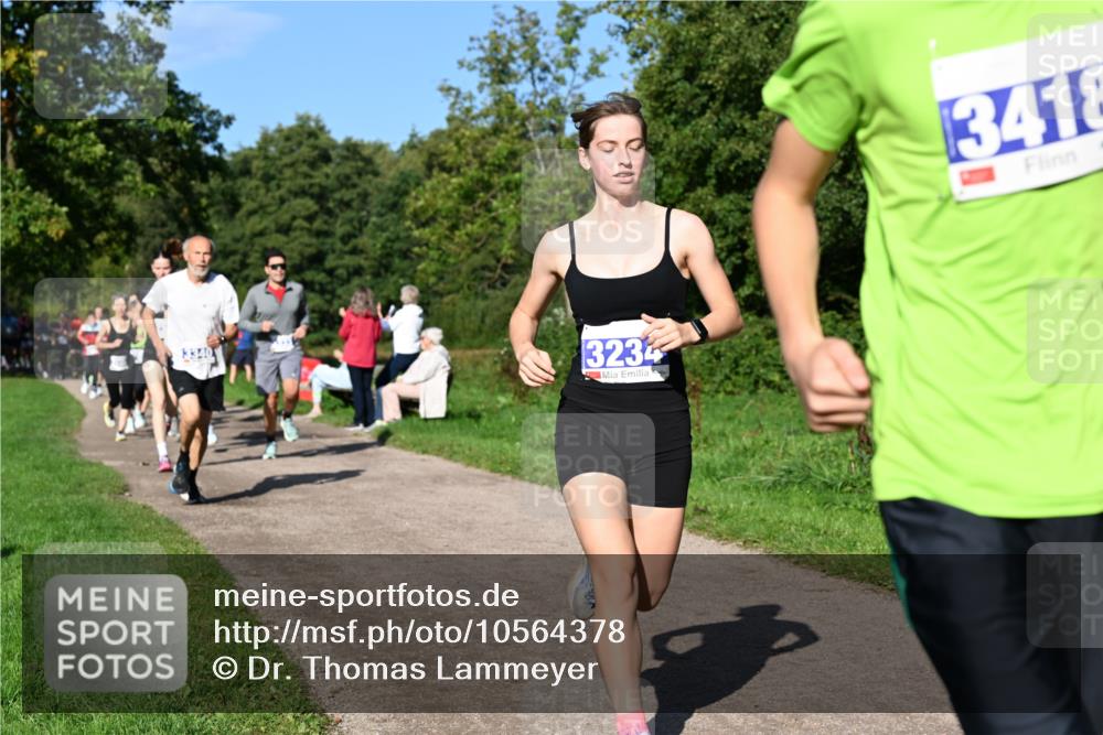 27.09.2026 - 35. Volkslauf durch das schöne Alstertal Dr. Thomas Lammeyer http://msf.ph/oto/10564378 27.09.2026 10:35:05 Laufen 3340, 3234, 3418 meine-sportfotos.de