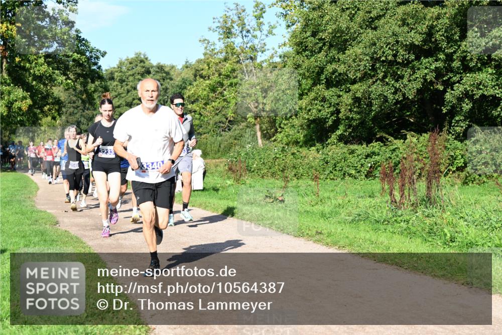 27.09.2026 - 35. Volkslauf durch das schöne Alstertal Dr. Thomas Lammeyer http://msf.ph/oto/10564387 27.09.2026 10:35:07 Laufen 145, 3233, 3340 meine-sportfotos.de