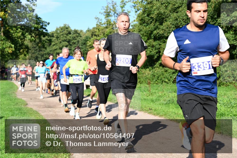 27.09.2026 - 35. Volkslauf durch das schöne Alstertal Dr. Thomas Lammeyer http://msf.ph/oto/10564407 27.09.2026 10:35:10 Laufen 3428, 3145, 3200, 13391 meine-sportfotos.de